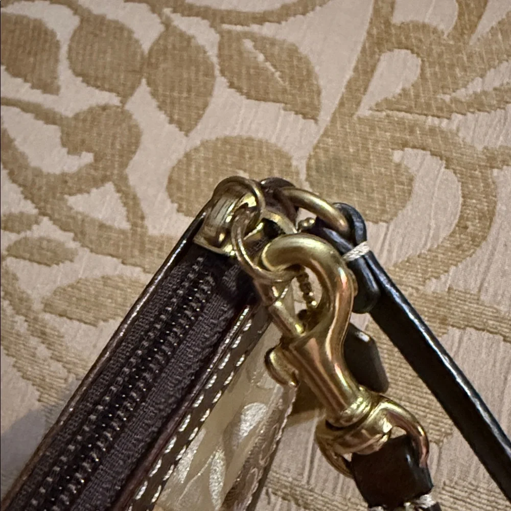 Coach Vintage Signature Patchwork wristlet preowned - Picture 15 of 16